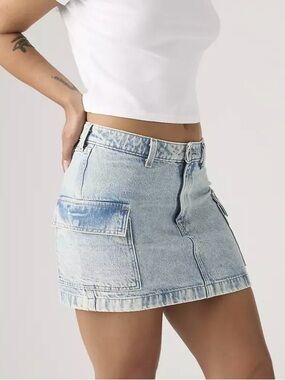 Levi’s 94 CARGO MINI SKIRT size 27